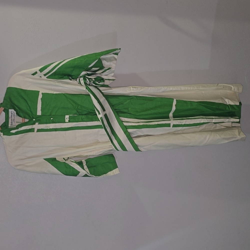 Elegant Green and Cream Long Sleeve Dress